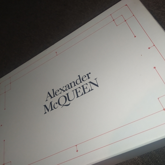 McQueen - Picture 2 of 6